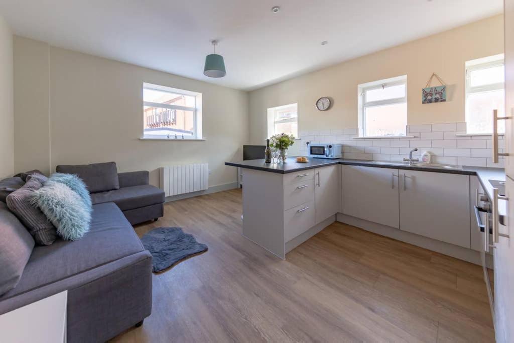 Hereford City Centre - Apartment 4, Isabella House - Modern Apartment In The Heart Of The City - Sleeps 4 Guests - Hosted By Rentmyhouse Exterior foto